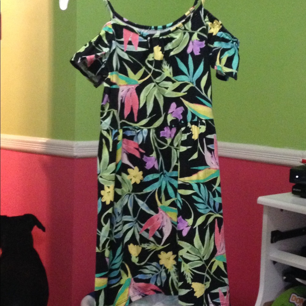 Girls off the shoulders dress !